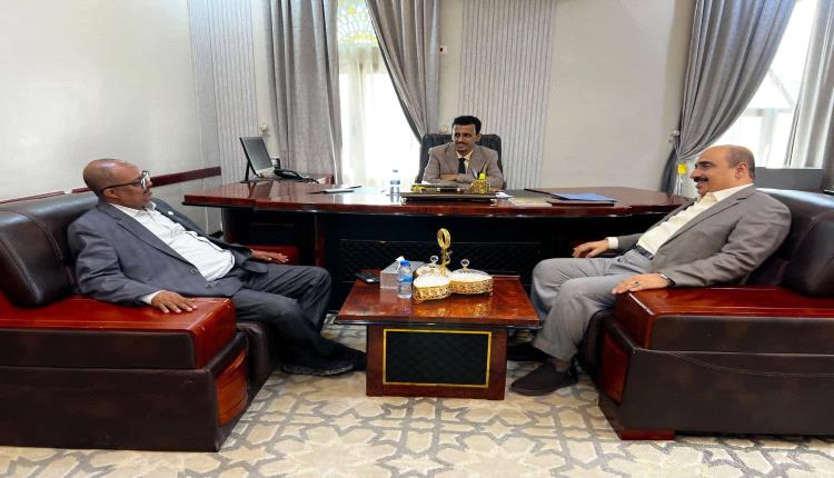 وكيل حضرموت الجيلاني يتفقد مستوى الانضباط الوظيفي في عدد من المرافق الحكومية عقب إجازة عيد الأضحى المبارك
