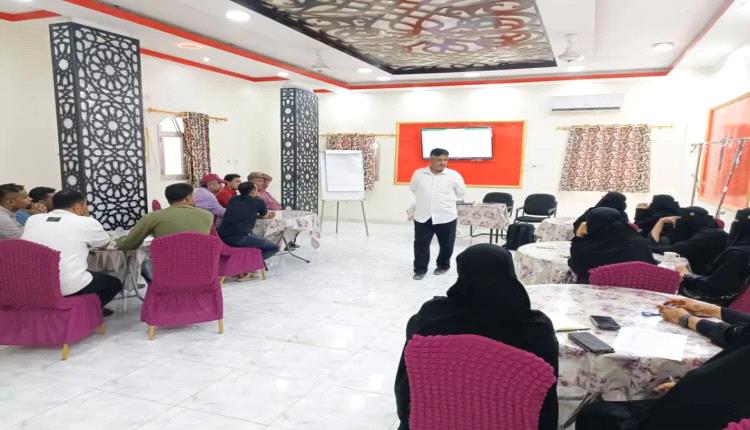 مؤسسة شباب أبين تنظم ورشة عمل لتطوير الأداء الإداري وتعزيز الانضباط الوظيفي
