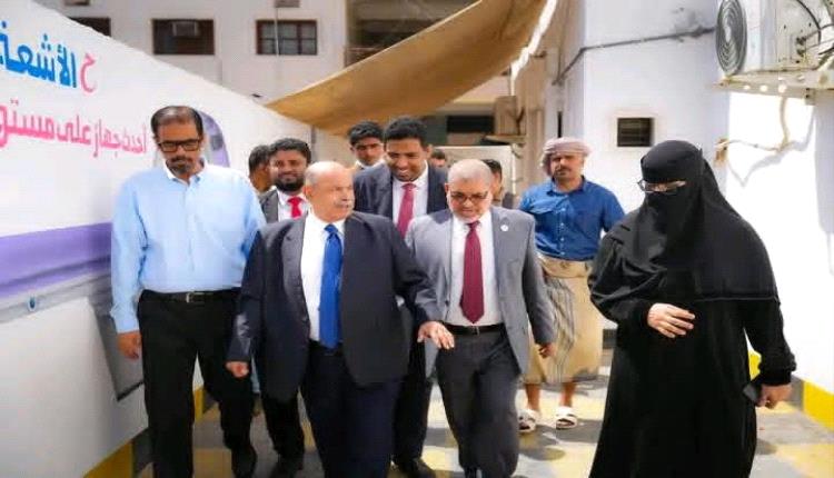 الخنبشي يفتتح خدمات الطوارئ العامة والتوليدية بمركز جامعة حضرموت لطب الأسرة على مدار الساعة