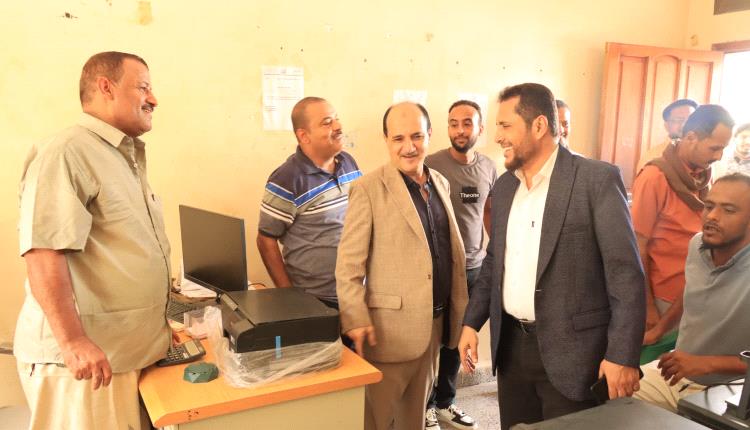 وكيل محافظة عدن " يشيد بمستوى الحضور ونسبة الانضباط الوظيفي في ديوان السلطة المحلية بدارسعد