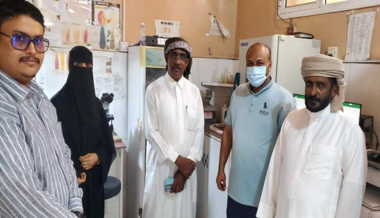 مدير عام الصحة بالمهرة يزور مستشفى الغيضة المركزي ويتفقد مستوى الانضباط الوظيفي عقب إجازة عيد الأضحى المبارك