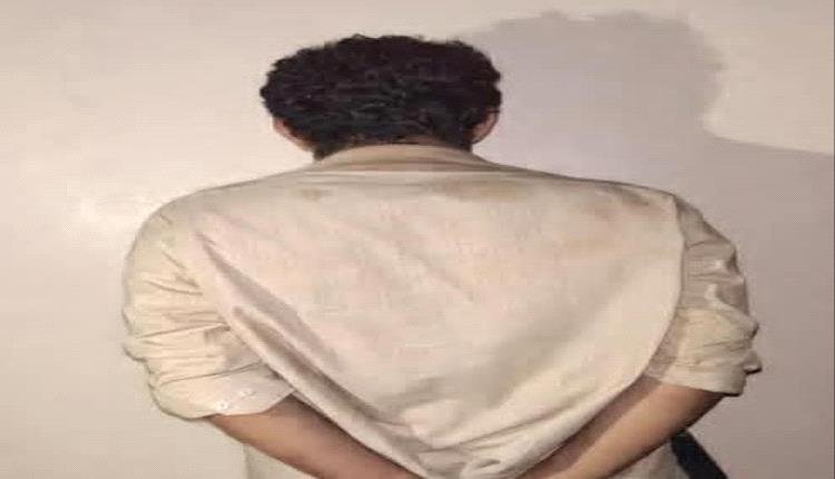 عملية أمنية في لودر تسفر عن ضبط متهم بقضايا تهريب وإصابة أحد أفراد الأمن
