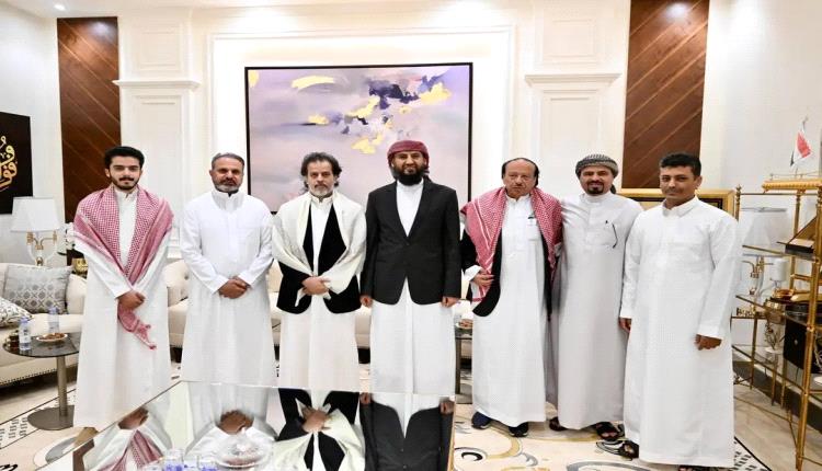 المحرّمي يقدّم واجب العزاء لأسرة الرئيس السابق عبدربه منصور هادي