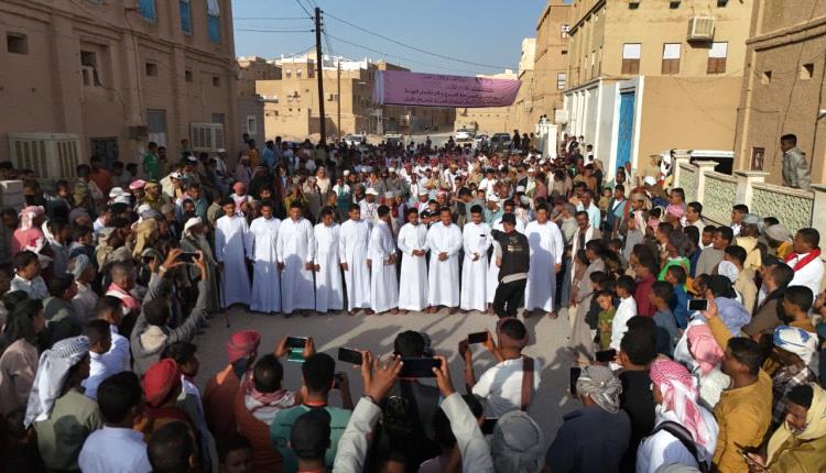 العنين ترسم لوحة فرح استثنائية بزفاف جماعي لـ22 عريساً وعروساً وسط إشادة واسعة بالمبادرة