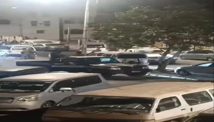 عدن.. مداهمة أمنية لموقع "حمبص" واشتباكات مسلحة تنتهي بفراره