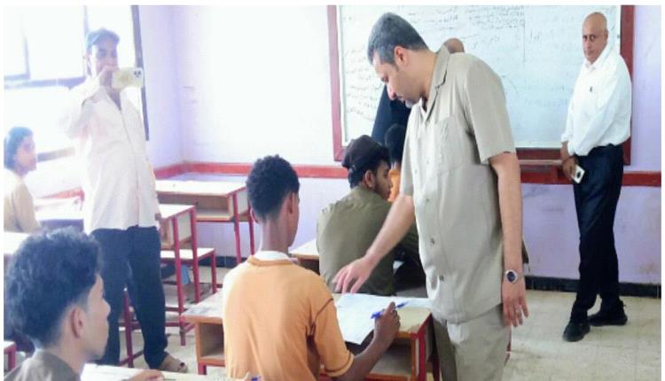 محافظ لحج يدشن اختبارات الثانوية العامة في ثانوية الفاروق بالحوطة