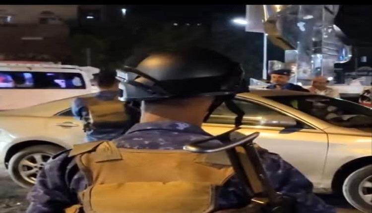شرطة الدوريات وأمن الطرق بتعز تضبط مطلوبً أمنيا صادر بحقه أوامر قبض قهرية