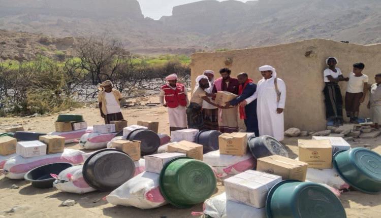 الهلال الأحمر اليمني فرع المهرة ينفذ استجابة طارئة للمتضررين من حريق منطقة الجريب بوادي المسيلة