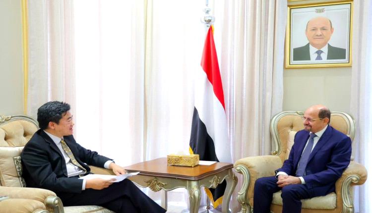 رئيس الوزراء وزير الخارجية يتسلم رسالة من الرئيس الصيني لفخامة رئيس مجلس القيادة الرئاسي