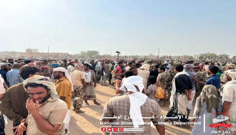 بتوجيهات القائد العام..وفد من قوات درع الوطن يشارك في تشييع ودفن الشهيد العميد/ يحيى وحيش
