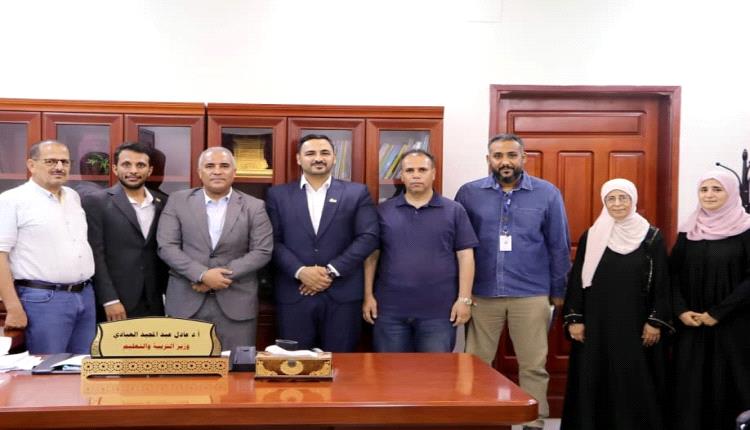 وزير التربية والتعليم (العبادي) يبحث مع منظمة CRS الأمريكية خطة تأهيل 34 روضة في عدن ولحج والضالع