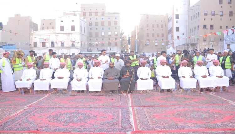 مدير عام شبام يشارك أهالي شبام أفراحهم في مهرجان “بهجة ومودة” للزواج الجماعي الأول بالمديرية