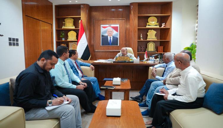عضو مجلس القيادة الخنبشي يرأس أول اجتماع للجنة الفنية لمتابعة مشاريع الطاقة وتحلية المياه مع شركة أكوا العالمية