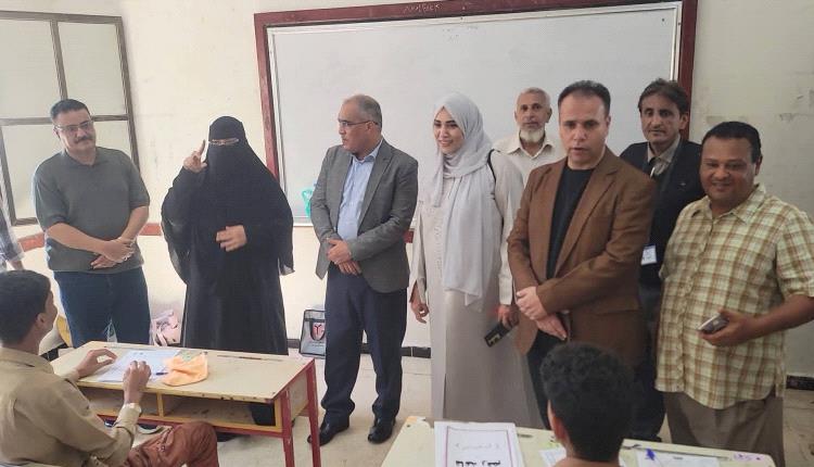 وزير التربية والتعليم يتفقد اختبارات الثانوية العامة في مديرية المنصورة بعدن