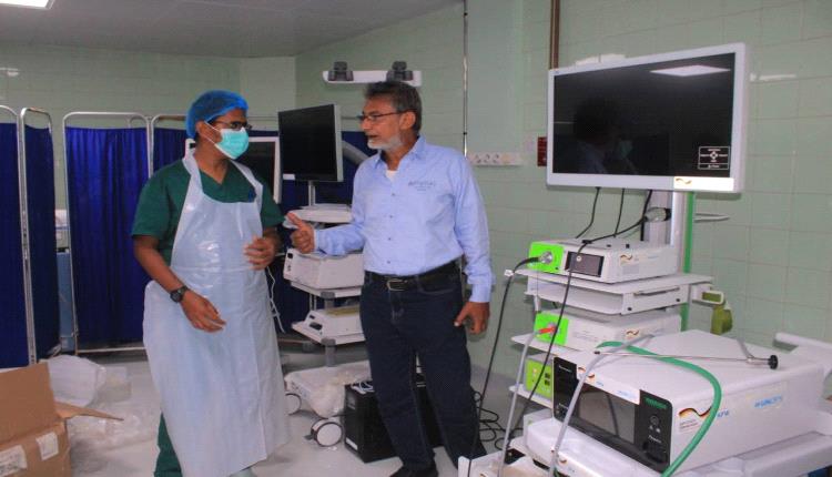 مدير صحة لحج يتفقد مستشفى ابن خلدون ويشرف على استلام منظار جراحي حديث
