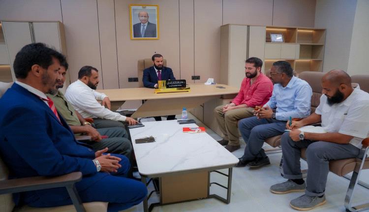 محافظ أبين يلتقي منظمة مهاد الفرنسية ويشيد بتدخلاتها