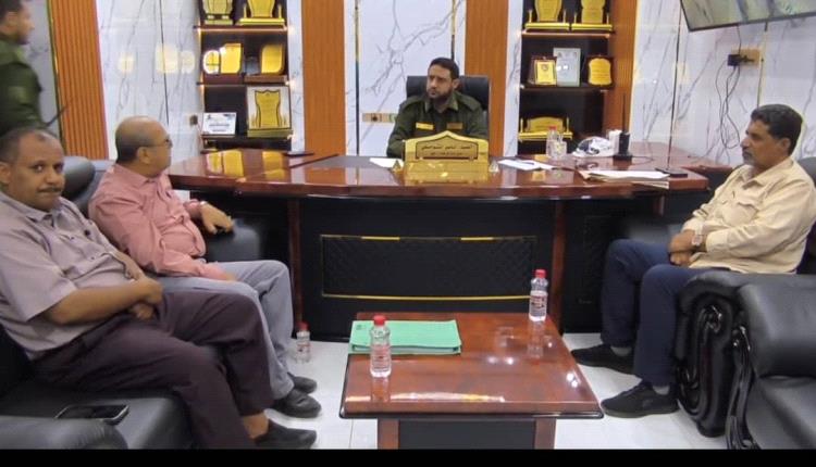 مدير أمن محافظة لحج يبحث مع قيادتي الواجبات الزكوية والضرائب والسلطة المحلية بمديرية تبن تعزيز التنسيق المؤسسي ومعالجة قضايا التداخل الإداري