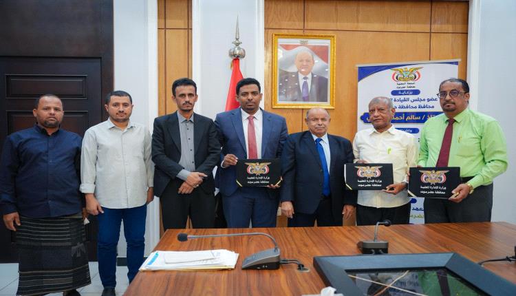عضو مجلس القيادة محافظ حضرموت يرعى توقيع مذكرة تدريب 30 قابلة تقنية بمديرية الديس الشرقية