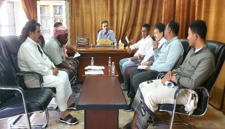 السلطة المحلية بالقطن تناقش مشروعًا لحماية الأراضي الزراعية من السيول والانجرافات