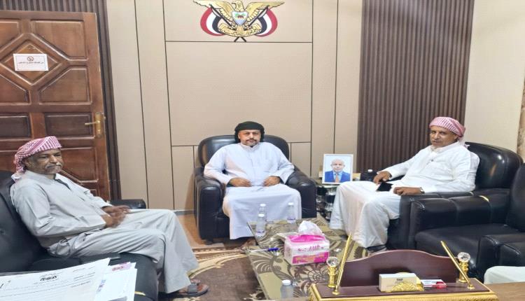 نائب مدير عام مصلحة شؤون القبائل يناقش مع مدير عام مديرية السوم القضايا المشتركة