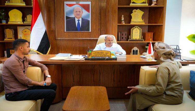 عضو مجلس القيادة محافظ حضرموت يطلع على أوضاع متعاقدي المحاكم ويؤكد اهتمام السلطة المحلية بمعالجة قضاياهم