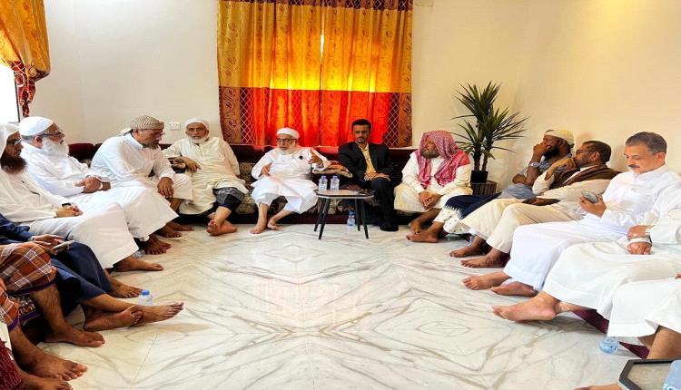 وكيل المحافظة الجيلاني يشهد اللقاء الموسع لعدد من العلماء والمشايخ الذي نظمته مؤسسة التنمية الخيرية