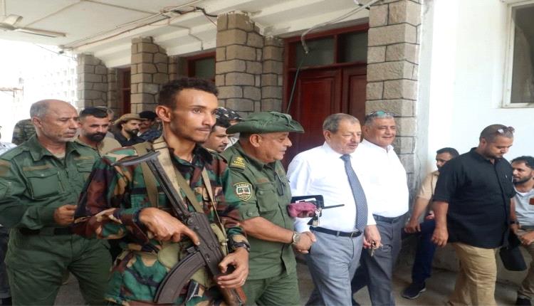 رئيس مجلس القضاء الأعلى يتفقد محاكم ونيابات عدن ويشدد على سرعة البت في القضايا