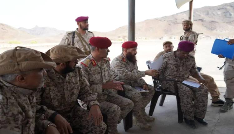 لجنة وزارة الدفاع تواصل أعمالها في محور باب المندب وتطلع على جاهزية وحداته العسكرية