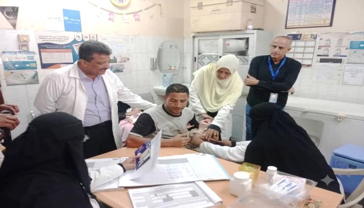 فريق من منظمة الصحة العالمية يزور مكتب صحة التواهي لمتابعة الاستعدادات للحملات الوطنية للتحصين