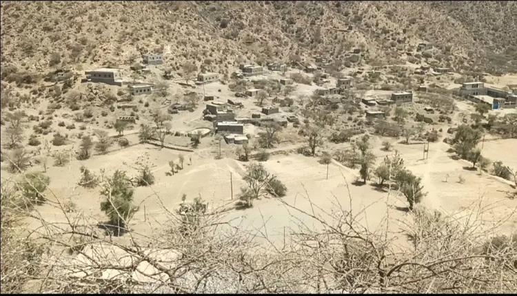 الجفاف يفاقم أزمة المياه في ظَبَه بيافع ويجبر عشرات الأسر على النزوح