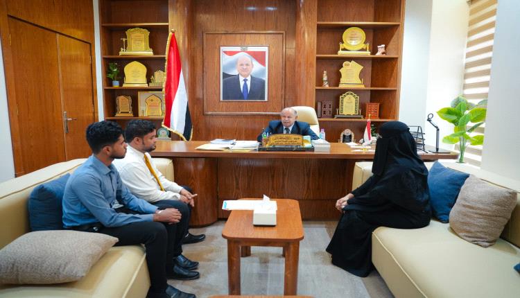 الخنبشي يطلع على خدمات مركز جامعة حضرموت لطب الأسرة والاحتياجات الملحة