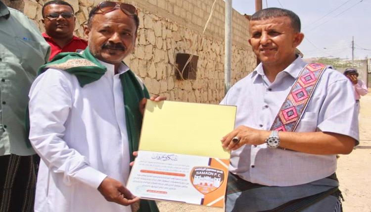 تقديراً للتعاون الرياضي.. نادي سمعون الشحر يكرّم مدير عام مكتب الشباب والرياضة بشبوة