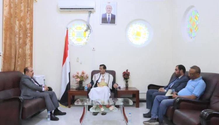 وكيل محافظة مأرب يناقش مع نائب وزير الشؤون الاجتماعية دعم السلطة المحلية لمواجهة التحديات الإنسانية