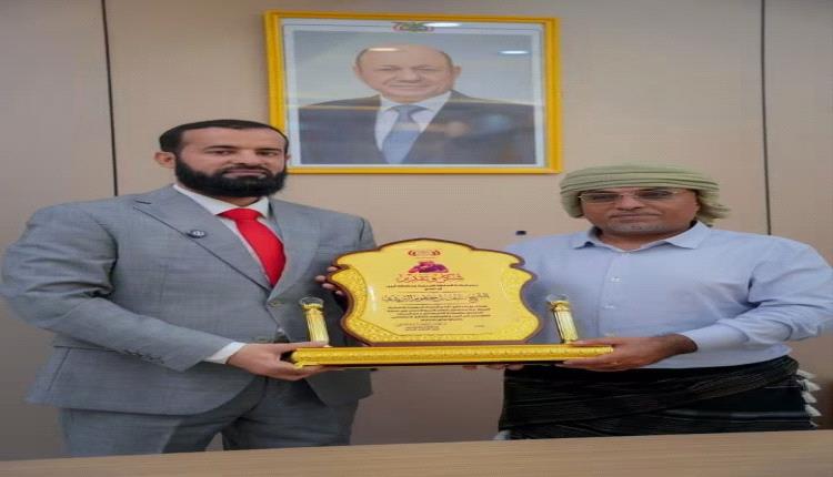 محافظ أبين يلتقي الشيخ نائف بن جرهوم ويشيد بجهوده ومبادراته المجتمعية الفاعلة