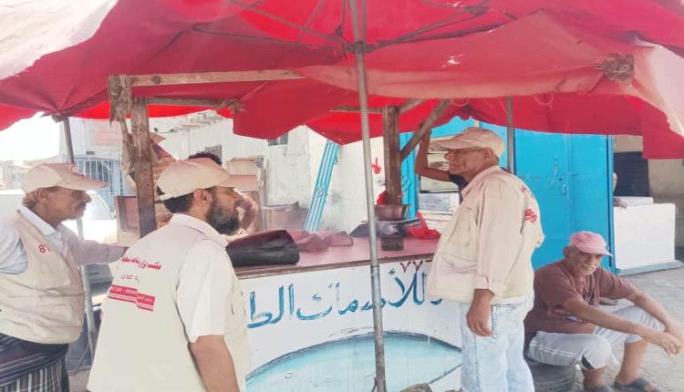 ضبط 40 كرتون مواد منتهية الصلاحية.. حملة رقابية مكثفة لتتبع البلاغات في عدن