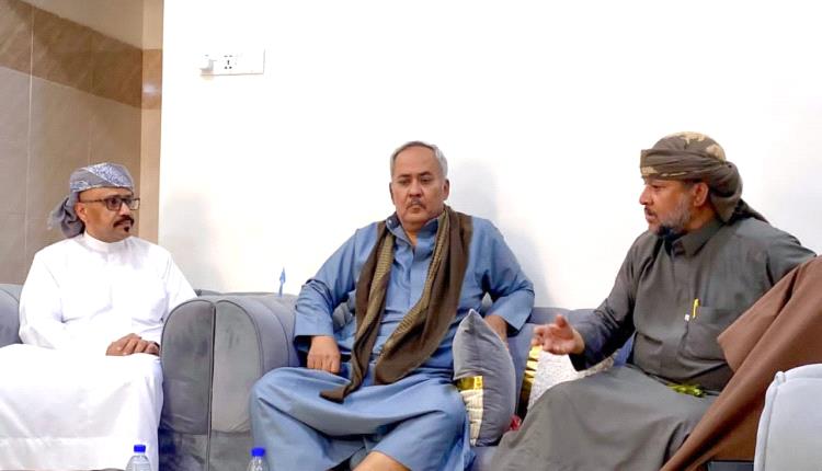 مدير عام مصلحة شؤون القبائل يقدم واجب العزاء لآل باسبعين ويثمن احتكامها للقانون