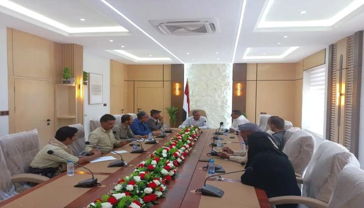 لجنة الغاز بشبوة تؤكد أهمية الإسراع في إنشاء المحطة المركزية للغاز