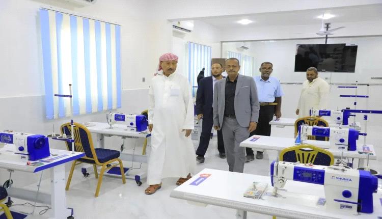 وكيل حضرموت يفتتح مركز السيدة حفصة للتعليم وتنمية المرأة بمديرية تريم