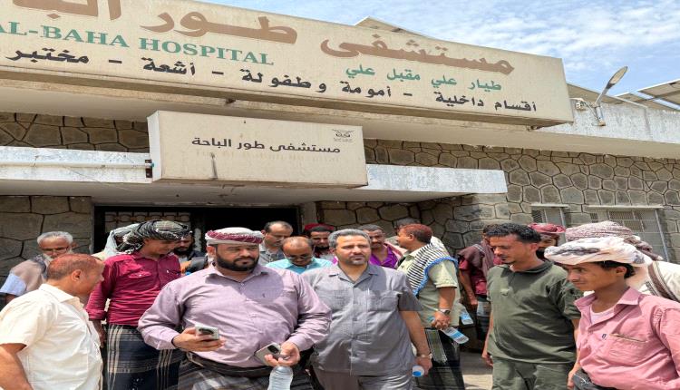 محافظ لحج يتفقد كلية ومستشفى طور الباحة