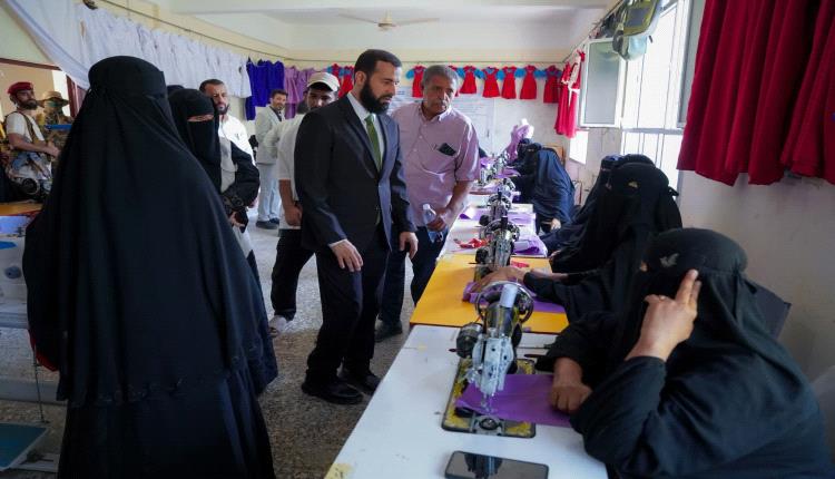 محافظ أبين يدشن امتحانات التعليم الفني والتدريب المهني ويتفقد حزمة دورات تدريبية مهنية لـ(120) متدربًا في زنجبار