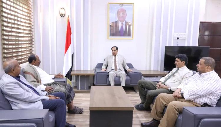 وزير الشباب والرياضة يبحث مع وكيل شبوة دعم الأنشطة الشبابية وتطوير البنية الرياضية