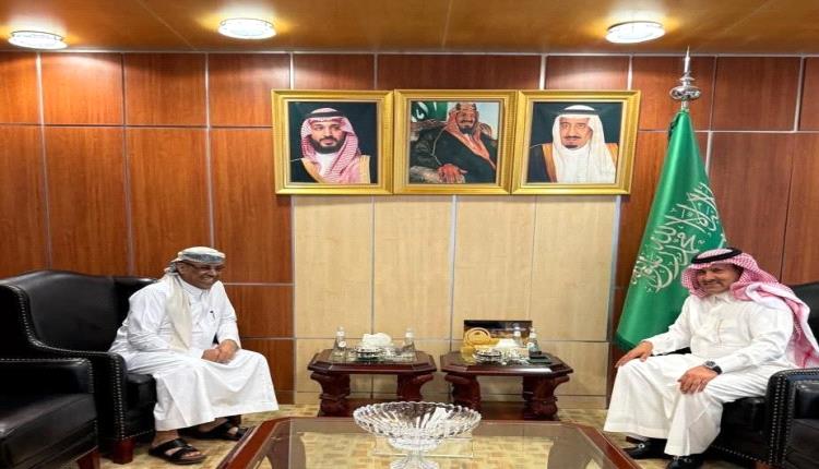 لقاء إيجابي في الرياض يجمع المهندس أحمد الميسري نائب رئيس الوزراء ووزير الداخلية السابق مع السفير السعودي محمد آل جابر