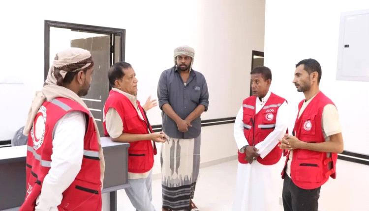 الأمين العام المساعد للشؤون الصحية يزور المركز الصحي للهلال الأحمر اليمني فرع المهرة للاطلاع على جاهزيته قبل التشغيل