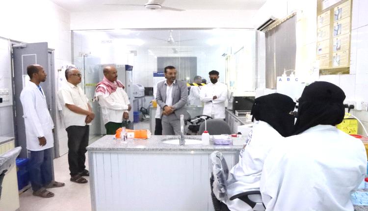 الوكيل بارباع يشيد بدور مختبرات الصحة العامة ومركز نقل الدم في تقديم خدمات طبية نوعية بوادي حضرموت