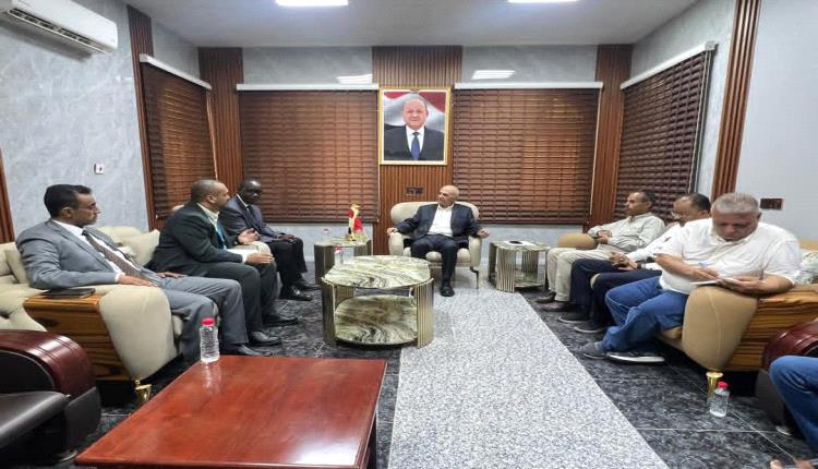 وزير المياه يبحث مع نائب ممثل اليونيسف في اليمن دعم قطاع المياه والإصحاح البيئي