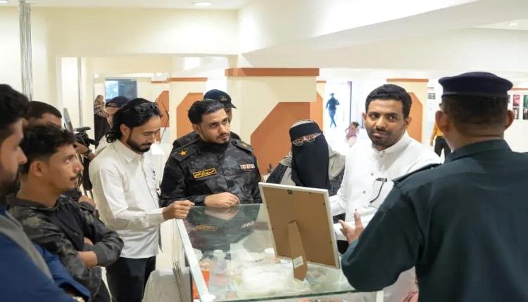 مدير عام وزارة الصحة والسكان بساحل حضرموت والقائم بمدير إدارة مكافخة المخدرات يدشنان المعرض الفني التوعوي من خطر المخدرات