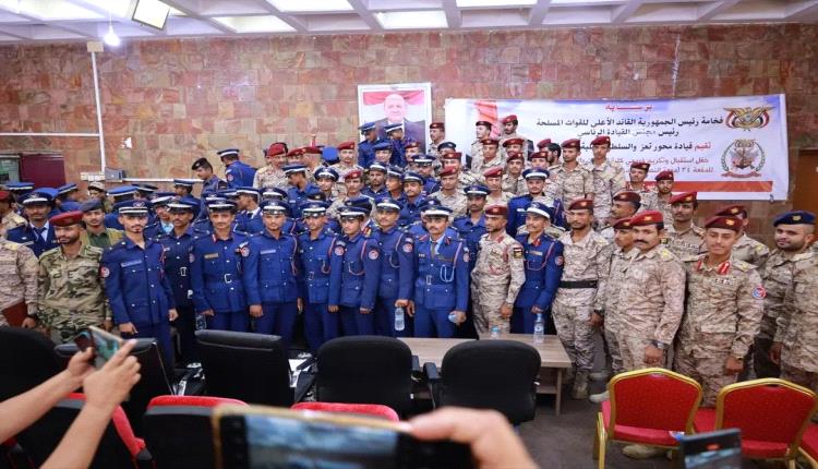 قيادة محور تعز والسلطة المحلية تكرّمان 120 خريجاً من كلية الطيران والدفاع الجوي