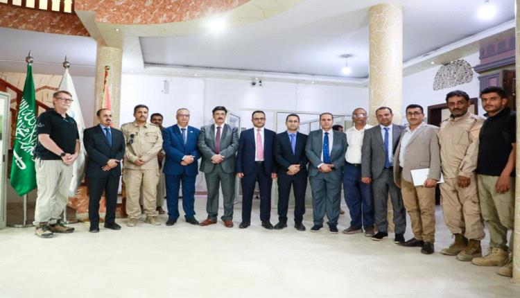 مأرب ... وزير الإعلام يطّلع على إنجازات «مسام» ويجدد دعم الحكومة لجهود نزع الألغام