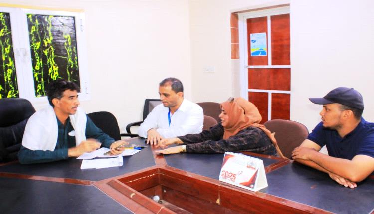 مدير عام مديرية الحوطة يؤكد تقديم التسهيلات لمؤسسة NAHR لتقييم الاحتياجات التنموية بالمديرية