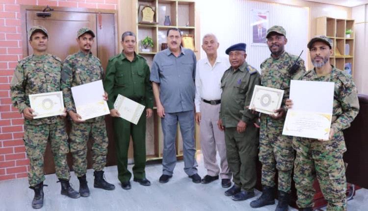 مدير أمن عدن يكرّم مدير شرطة العريش وعدداً من الضباط والأفراد ويشيد بجهودهم الأمنية